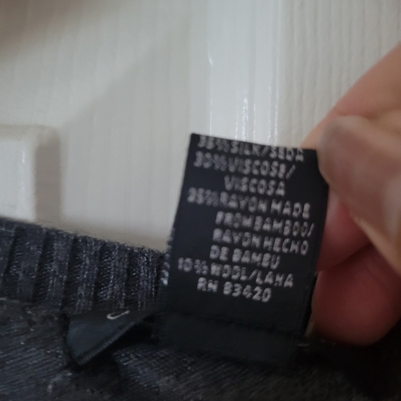 August Silk Gray Sleeveless Knit Top M - Picture 3 of 7